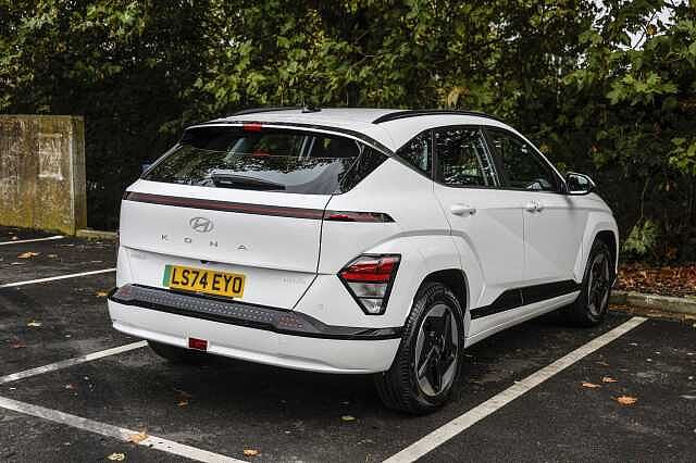 Hyundai KONA E (218ps) Advance White