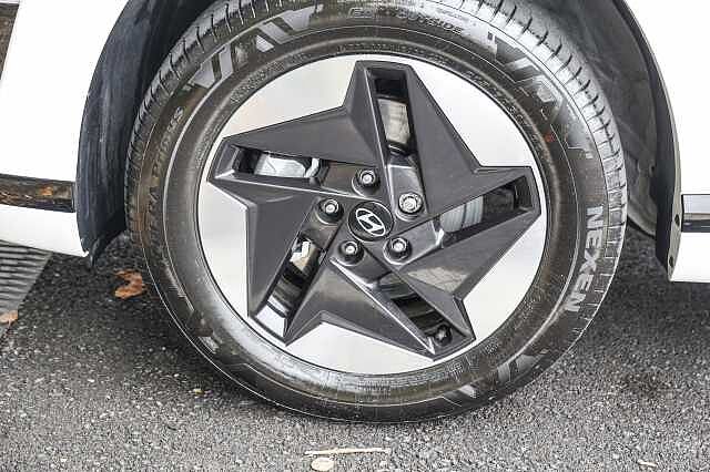 Hyundai KONA E (218ps) Advance White