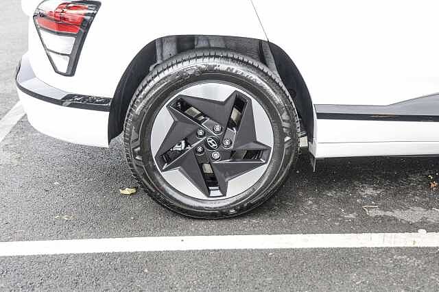 Hyundai KONA E (218ps) Advance White