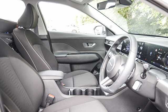 Hyundai KONA E (218ps) Advance White