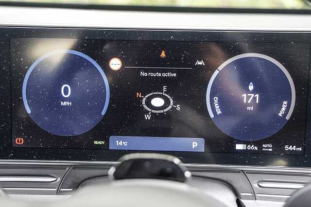 Hyundai KONA E (218ps) Advance White