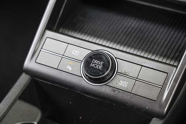 Hyundai KONA E (218ps) Advance White