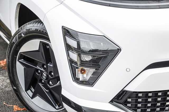 Hyundai KONA E (218ps) Advance White