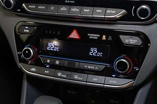 Hyundai IONIQ 1.6 GDi (105ps) Premium SE Plug-in Hybrid