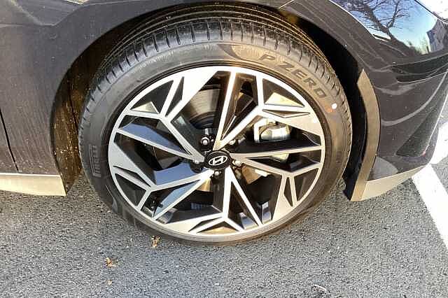 Hyundai IONIQ 6 E (325ps) Premium 77kWh (Dual Motor) AWD