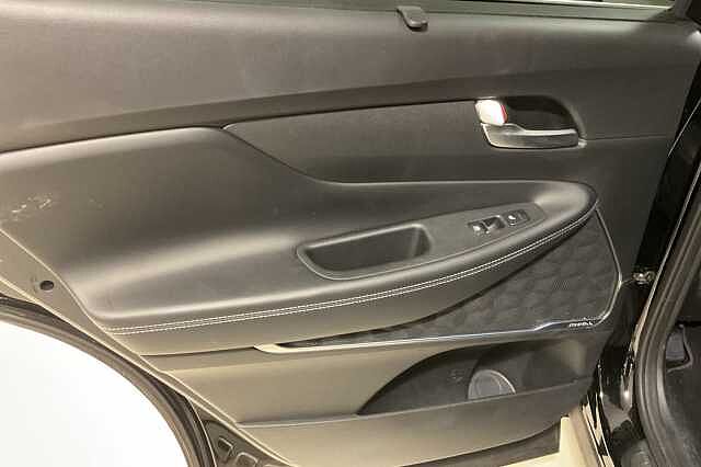 Hyundai SANTA FE 1.6 TGDi Hybrid Ultimate 5dr Auto Black