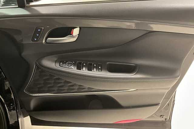 Hyundai SANTA FE 1.6 TGDi Hybrid Ultimate 5dr Auto Black