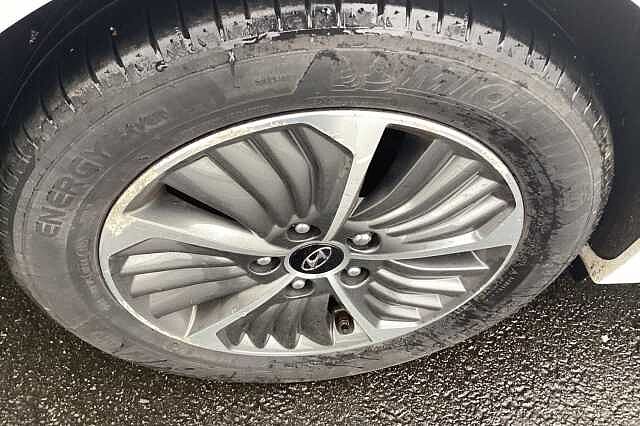 Hyundai IONIQ 1.6 GDi Plug-in Hybrid Premium 5dr DCT