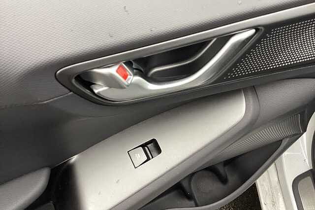 Hyundai IONIQ 1.6 GDi Plug-in Hybrid Premium 5dr DCT