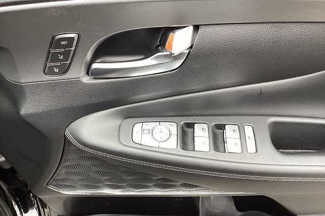 Hyundai SANTA FE 1.6 T-GDi PHEV 4WD Aut. 2023MY Ultimate Black